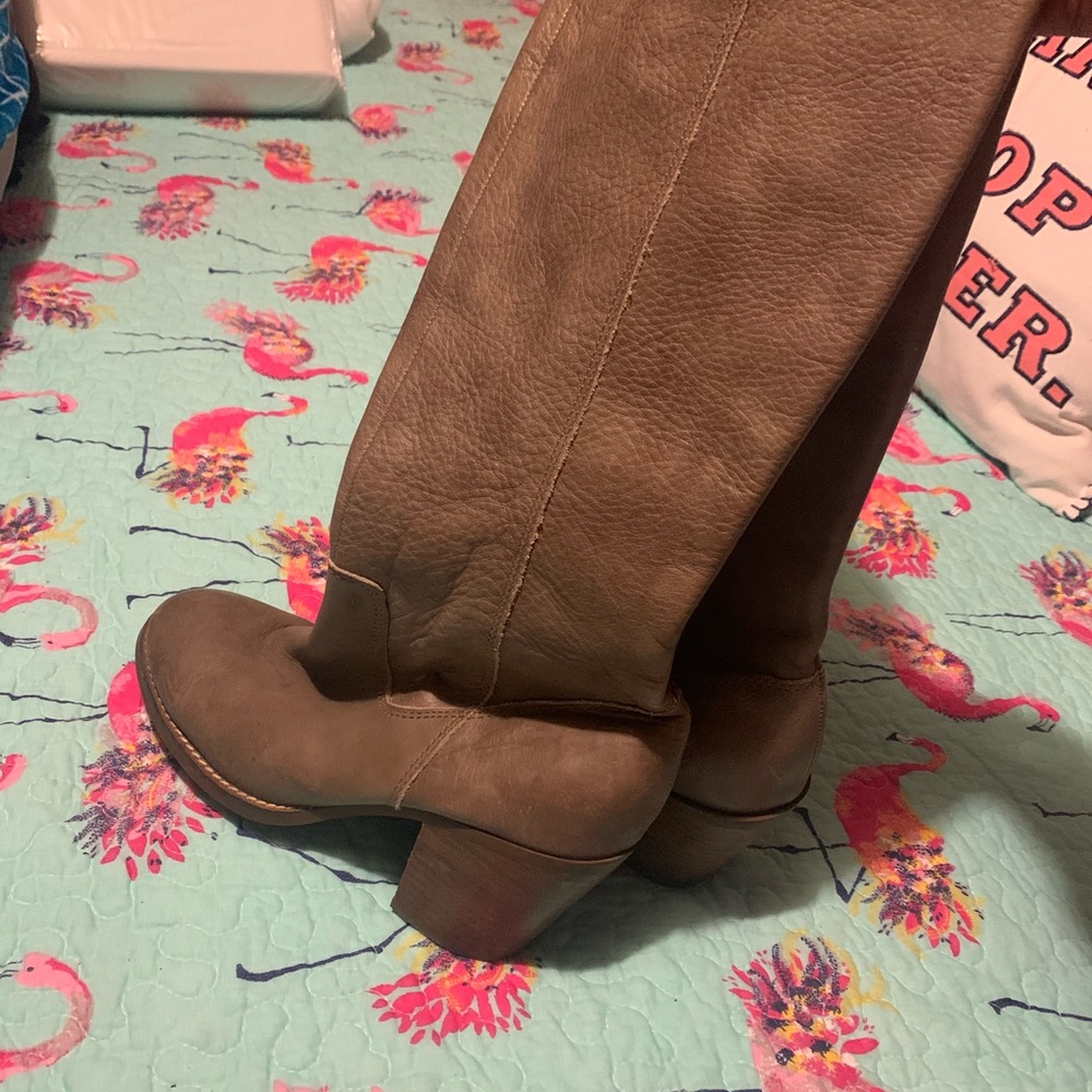 Knee boots - Picture 2 of 2